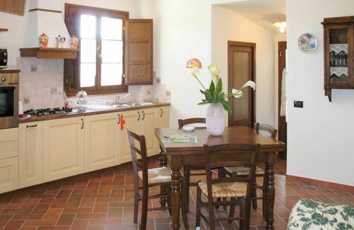 Montecarlo Villa | Beautiful apartment in villa with pool, WIFI, TV, terrace, pets allowed and panoramic view