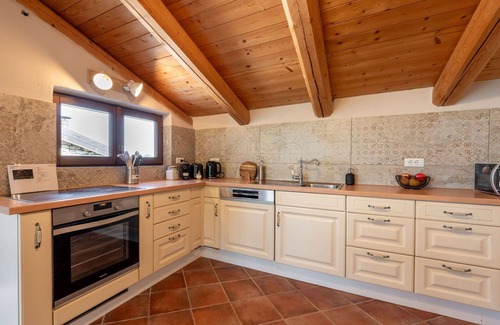 Somano House | Beautiful apartment in villa with pool, WIFI, TV, terrace, pets allowed, panoramic view and park.