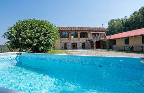 Somano House | Beautiful apartment in villa with WIFI, pool, TV, patio, pets allowed, panoramic view and parking