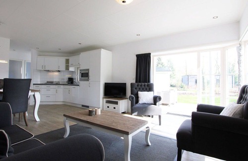 Belfeld House | Beautiful apartment in villa for 4 guests with WIFI, pool, TV and terrace