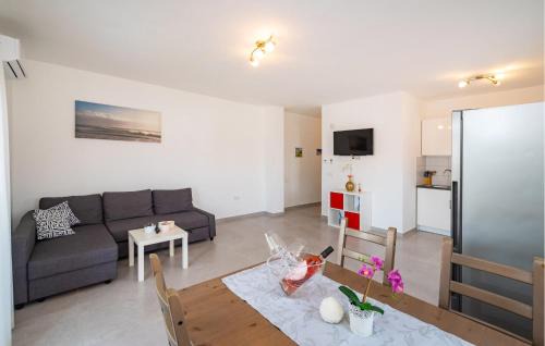 Rtina Apartment | Beautiful Apartment In Rtina With Wifi
