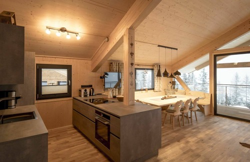 Pichl-Preunegg House | Beautiful apartment in villa for 8 guests with hot tub, WIFI, TV, terrace and parking
