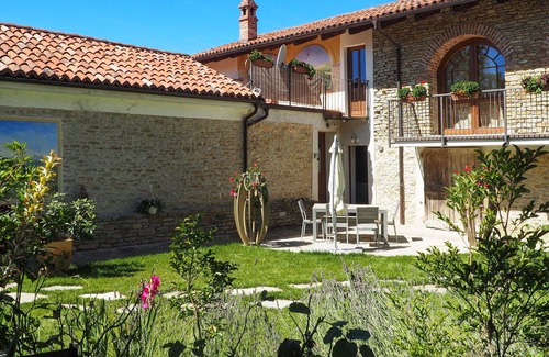 Bonvicino Apartment | Beautiful apartment for 6 guests with pool, TV, terrace and parking