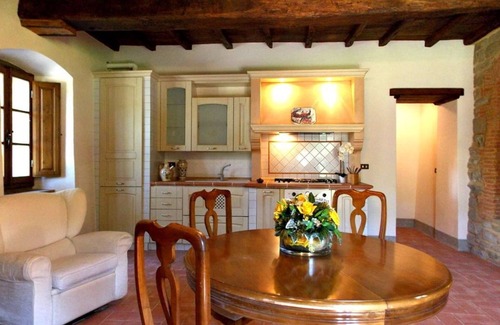 Dicomano Apartment | Beautiful apartment for 4 people with WIFI, pool, TV, pets allowed and parking