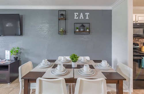 Mahncke Park Apartment | Beautiful Apartment,walking from Botanical Gardens, Zoo, Park. 8 min to Downtown