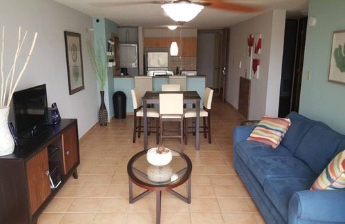 El Combate Apartment | Beautiful Apartment With Ocean View And Located in Front Of Pool Beach in front