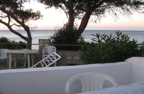 Calafat Apartment | Beautiful apartment with living room, double bedroom, bathroom and terrace