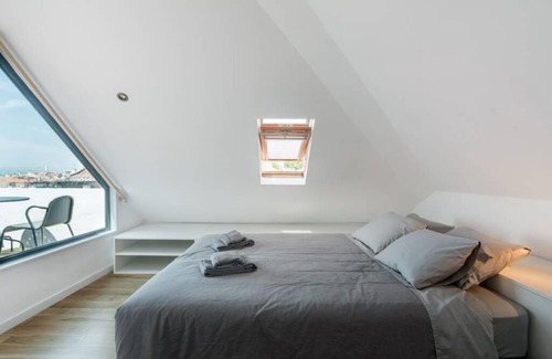 Linda-a-Velha Apartment | Beautiful Apartment with View of the Tagus River
