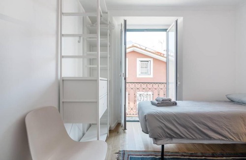 Linda-a-Velha Apartment | Beautiful Apartment with View of the Tagus River
