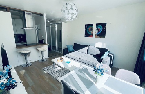 Turku Apartment | Beautiful apt. with balcony, 5min walk to Aura river, 8min walk to market square