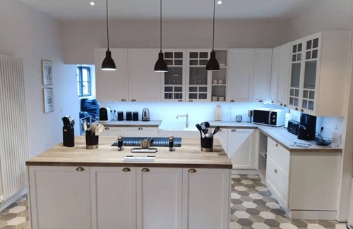 North Miami Cottage | Beautiful architect-designed country house, pétanque and hiking, beaches 5 min away!