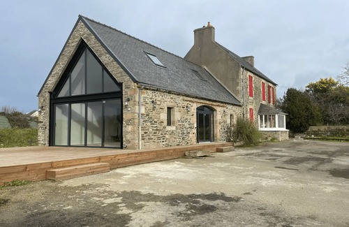 North Miami Cottage | Beautiful architect-designed country house, pétanque and hiking, beaches 5 min away!