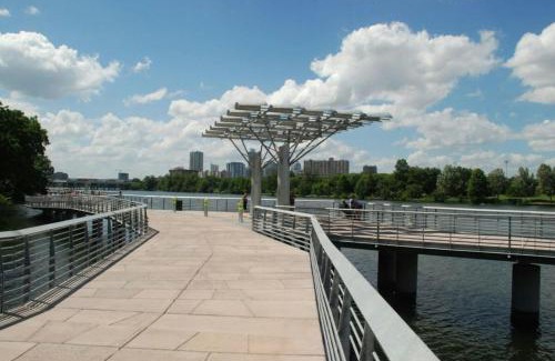 Hyde Park Apartment | Beautiful Austin Studio Sleeps 4 10min to Downtown