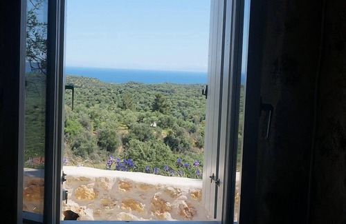 Gythio House | BEAUTIFUL AUTHENTIC HOUSE ON TOP OF A MOUNTAIN, WIDE VIEW OVER SEA AND MOUNTAINS