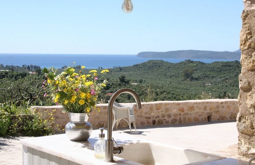 Gythio House | BEAUTIFUL AUTHENTIC HOUSE ON TOP OF A MOUNTAIN, WIDE VIEW OVER SEA AND MOUNTAINS
