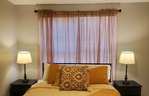 Overlea House | Beautiful Baltimore County home 15 minutes from Inner harbor