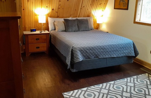 Linn Creek House | Beautiful barn apartment on 3 wooded acres with 300ft of waterfront.