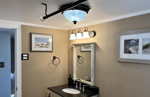 Babylon House | BEAUTIFUL BAYFRONT SUITE OVERLOOKING THE GREAT SOUTH BAY!!!
