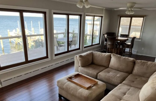 Babylon House | BEAUTIFUL BAYFRONT SUITE OVERLOOKING THE GREAT SOUTH BAY!!!