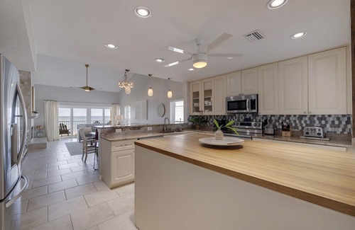 Largo Condo | Beautiful beachfront property of 10 Pipers III! This 4-bedroom, 3-bathroom condo