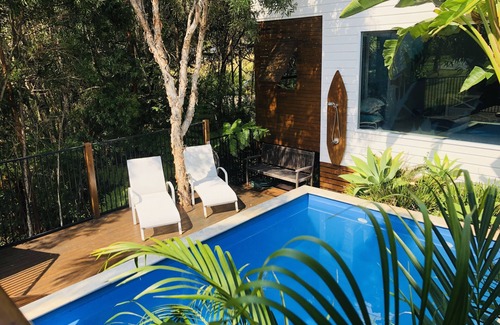 Sapphire Beach House | Beautiful beach side home - 200m walk to the beach!