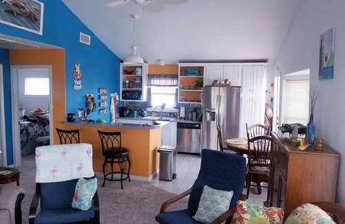 Galveston House | Beautiful Beach bungalow with views of the beach