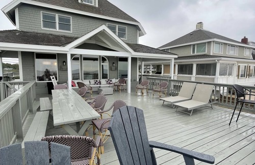 Minot House | Beautiful beach front home