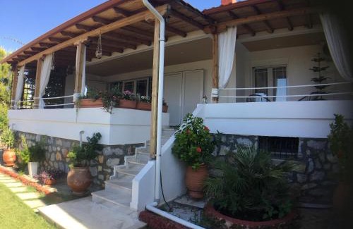 Gerakini Villa | Beautiful beach house