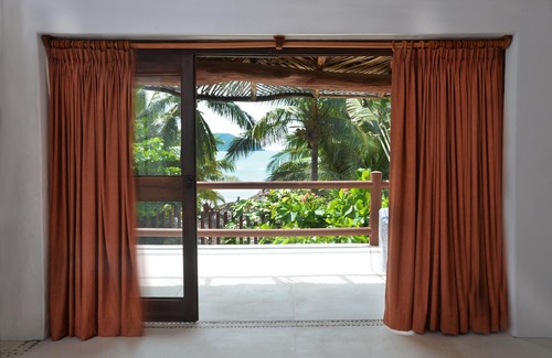 Playa la Madera House | Beautiful beachfront property in Zihuatanejo Bay