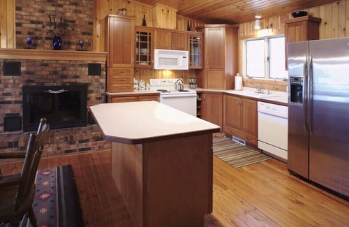 Markville Cabin | Beautiful Beach, State Park/Lake Access (No dogs)