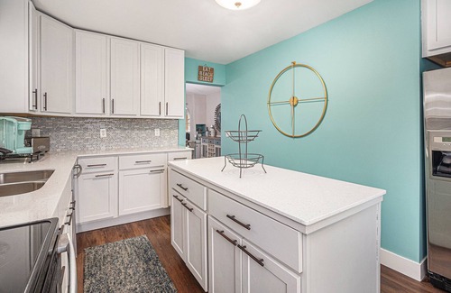 Lakeside House | Beautiful Beach-Themed Muskegon Home near Lakes