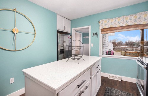 Lakeside House | Beautiful Beach-Themed Muskegon Home near Lakes