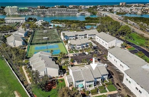 Largo House | Beautiful beach townhome -Walking distance to Indian Rocks Beach!