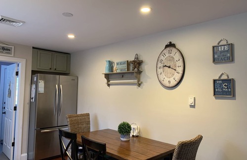 Town Bank House | Beautiful Beach Escape 1 block from the beach