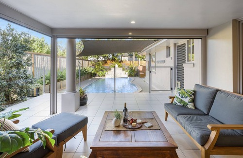 Sandy Beach House | Beautiful Beachside Holiday Home @ Sandy. 500m to Beach -Sleeps 10