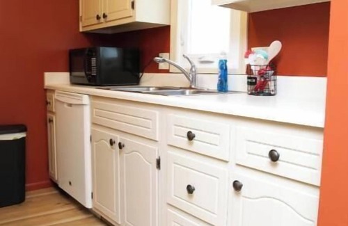 Fort Wayne Condo | Beautiful Bedroom Safe Quiet Condo