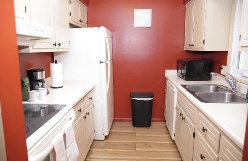 Fort Wayne Condo | Beautiful Bedroom Safe Quiet Condo