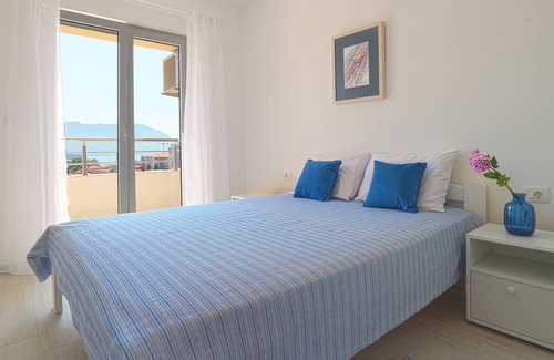 Golubovina Apartment | Beautiful Blue Sea view apartment with free parking