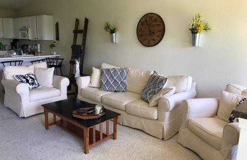 Wabasha Condo | Beautiful bluff top condo overlooking Coffee Mill Ski and Mississippi river.