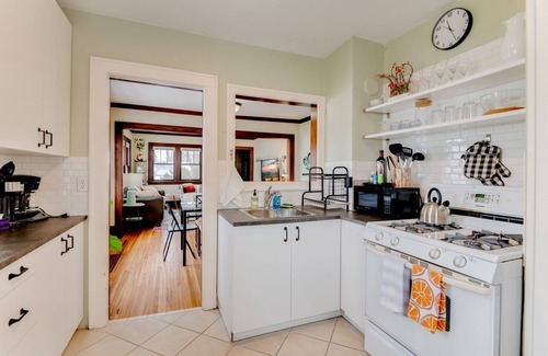 Ericsson House | Beautiful Boho Bungalow walk 2 Lake, Beach, Restaurants