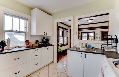 Ericsson House | Beautiful Boho Bungalow walk 2 Lake, Beach, Restaurants