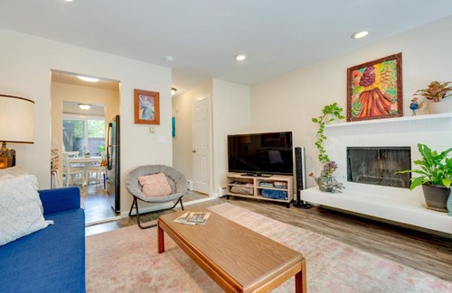 Lower Arapahoe House | Beautiful Boulder Townhome Walk to CU and Pearl St!
