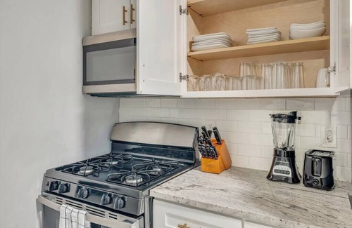 Tower Grove South House | Beautiful, Brand New Tower Grove Unit! 1s