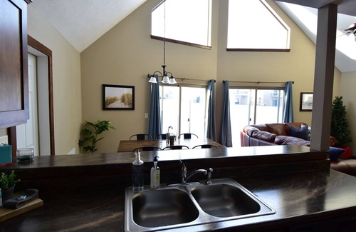 Spirit Lake House | Beautiful, Bridges Bay Cabin #122
