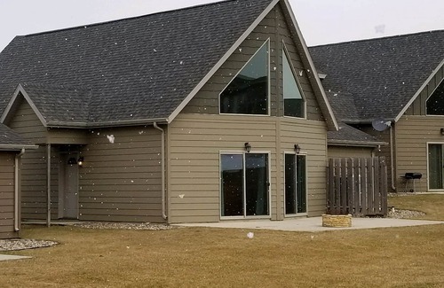 Spirit Lake House | Beautiful, Bridges Bay Cabin #122