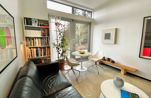 West Sechelt Apartment | beautiful bright cozy suite, 5 min from beach