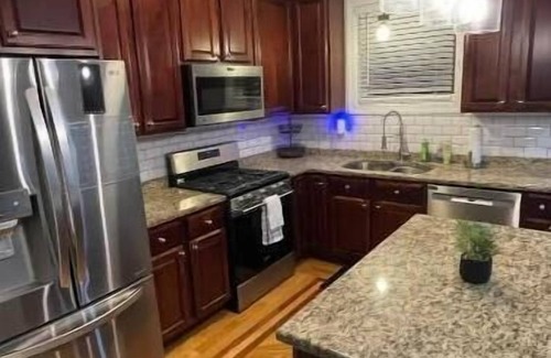 Grand Boulevard House | Beautiful Bronzeville Duplex!