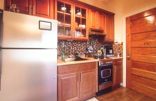 Prospect Heights Apartment | Beautiful Brooklyn Oasis! Walk to restaurants, grocery, shopping, train. WiFi