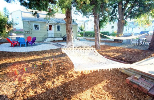 Greeley Apartment | Beautiful Bungalow Next to Unc-free Cruiser Bikes!