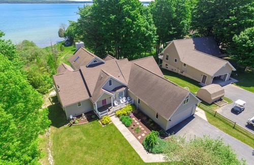 Alanson House | Beautiful Burt Lake Family Getaway
